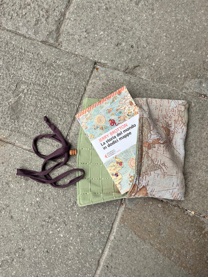 Abbraccia-libro di stoffa